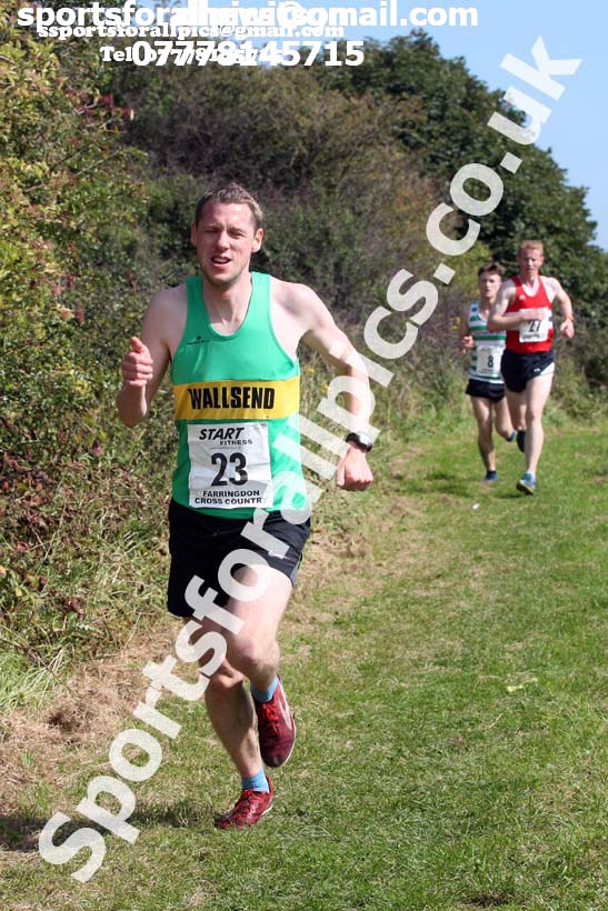 Senior mens relay, Sunderland Harriers Cross Country, Farrington, Sunderland. Photo: David T. Hewitson/Sports for All Pics